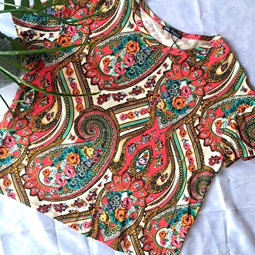 Zara Boxy Paisley Print T-Shirt- NWOT Size Small